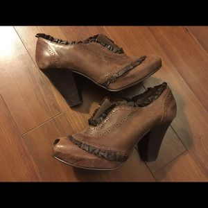 Oxford Peep-toe booties brown leather